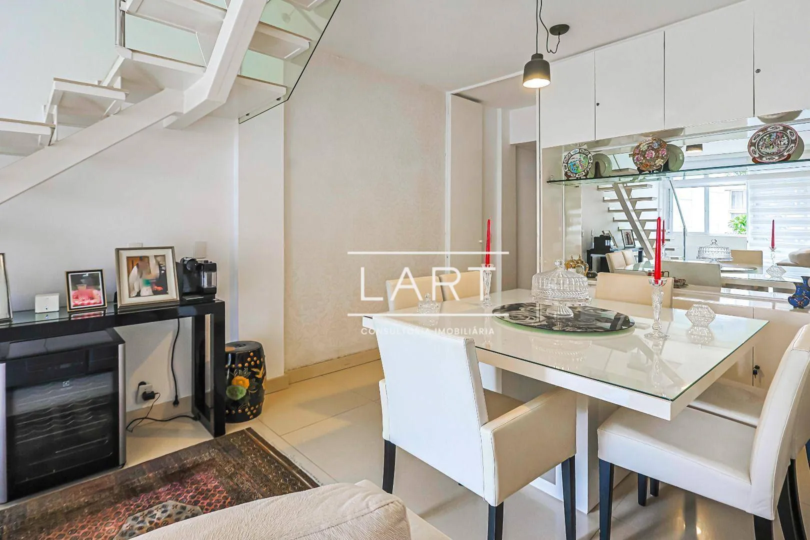 Apartamento com 4 dormitórios e 350 m²; área social ampla — photo 12