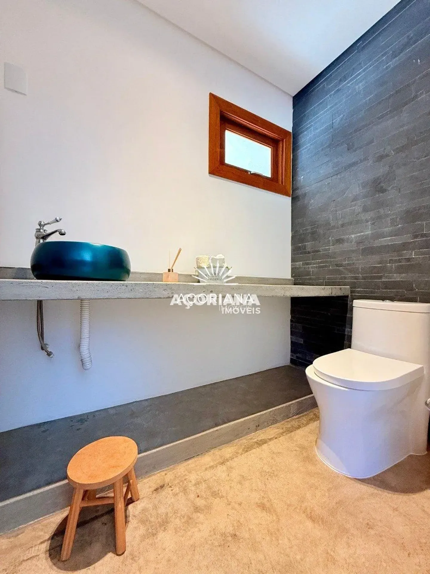 House with open-plan kitchen and 5 bedrooms over 558 m² — photo 25