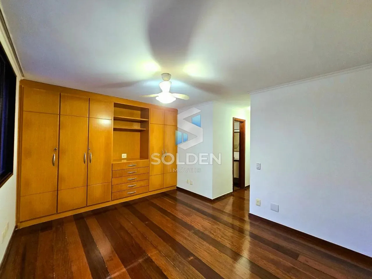 160 m² apartment with 3 bedrooms and 4 bathrooms — photo 17