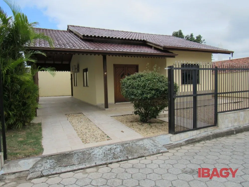 2-bedroom house with a grill on the balcony — photo 25