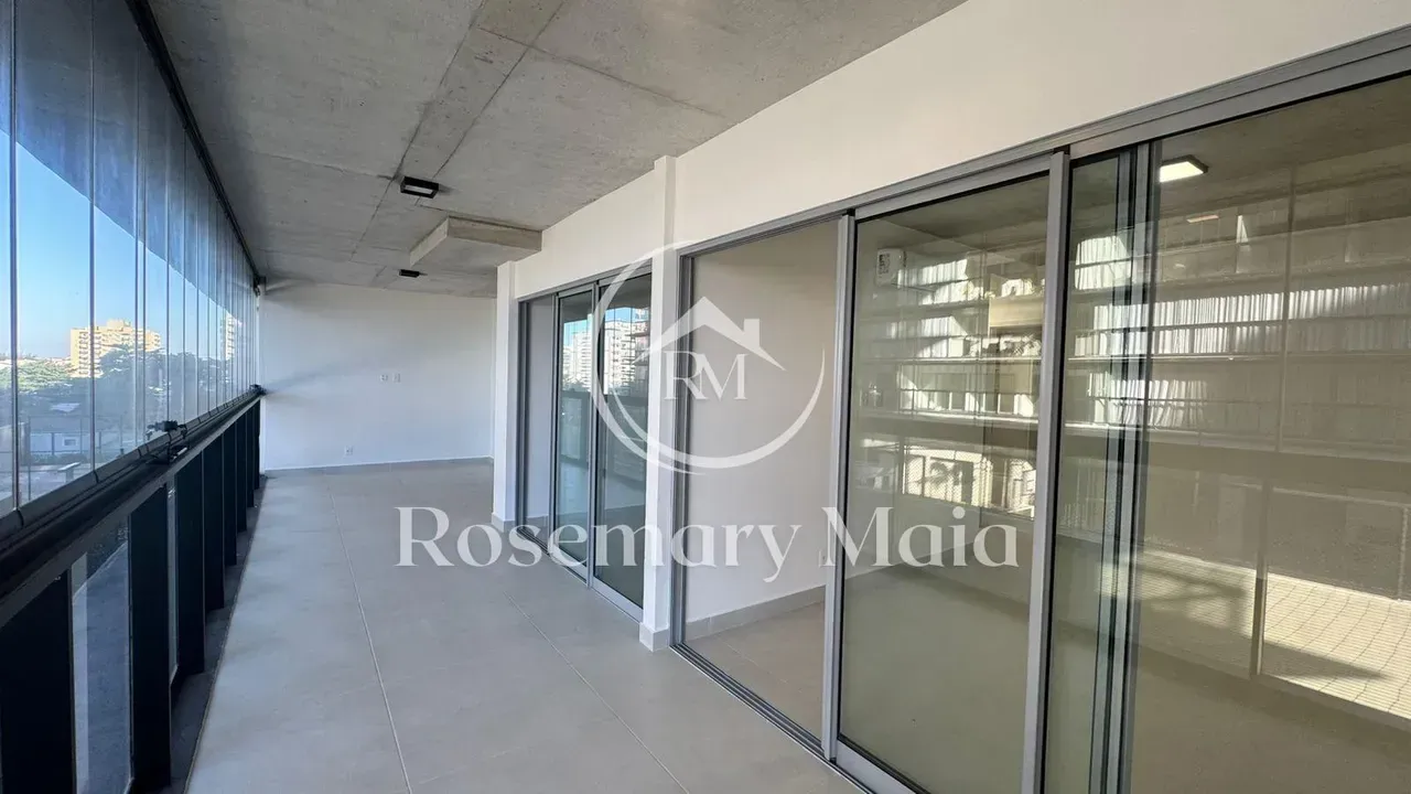 2-bedroom apartment with open-plan kitchen and balcony — photo 3