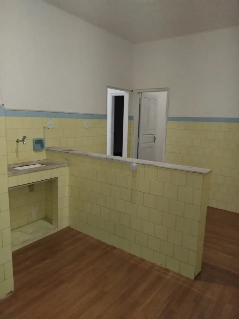 2-bedroom apartment with wood floors in the living room — photo 3