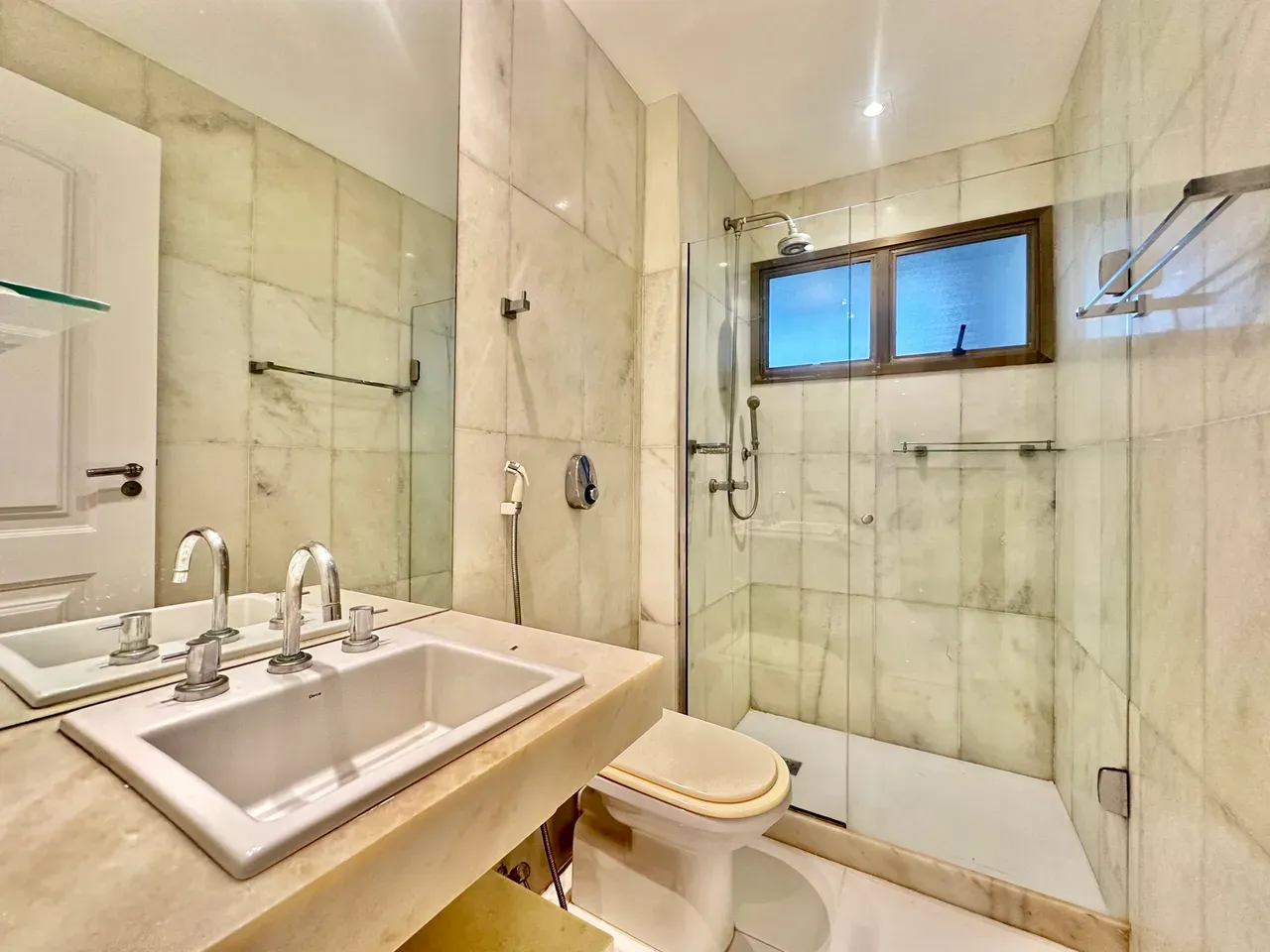 Furnished apartment, 268 m², with a water view — photo 31