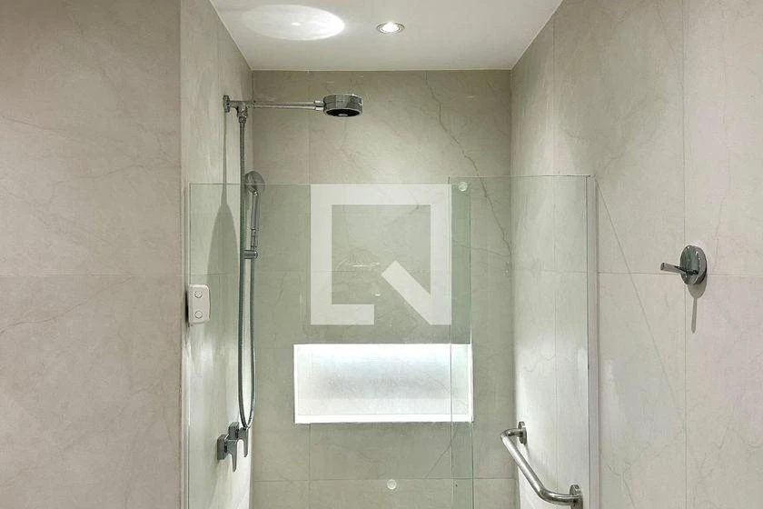 Furnished 220 m² apartment with 4 bedrooms and a suite — photo 26