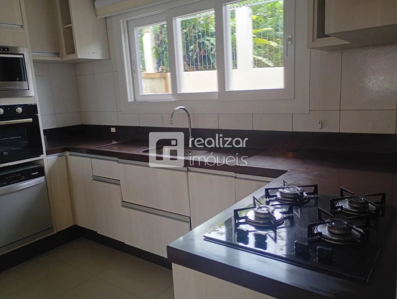 200 m² house with a private pool and a dishwasher — photo 18