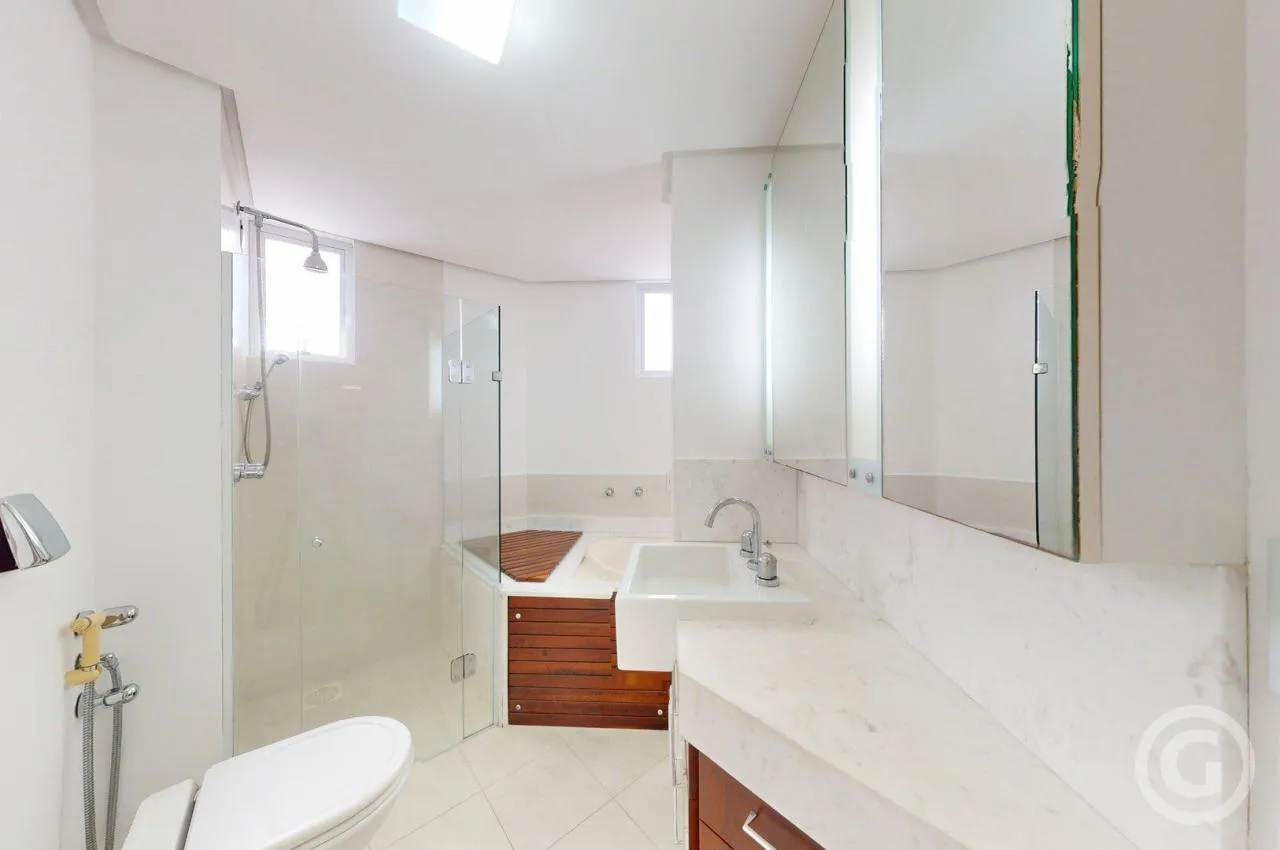 132 m² apartment with a water view and a bathtub — photo 9