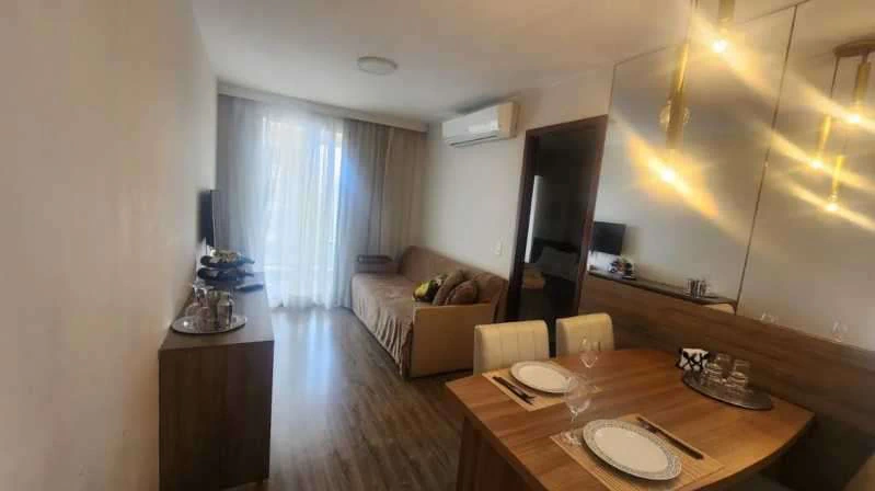Квартира с 2 спальнями и кухней открытой планировки