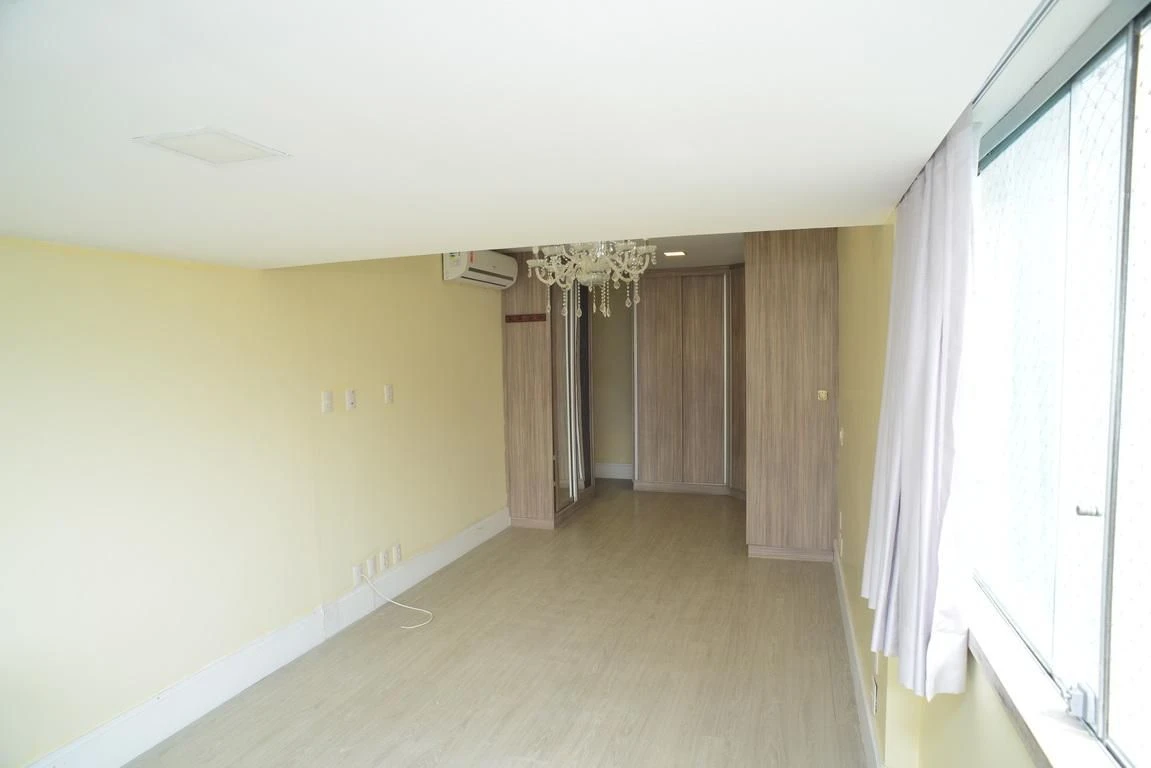 Ванна та 4 спальні: квартира 300 м² — photo 46