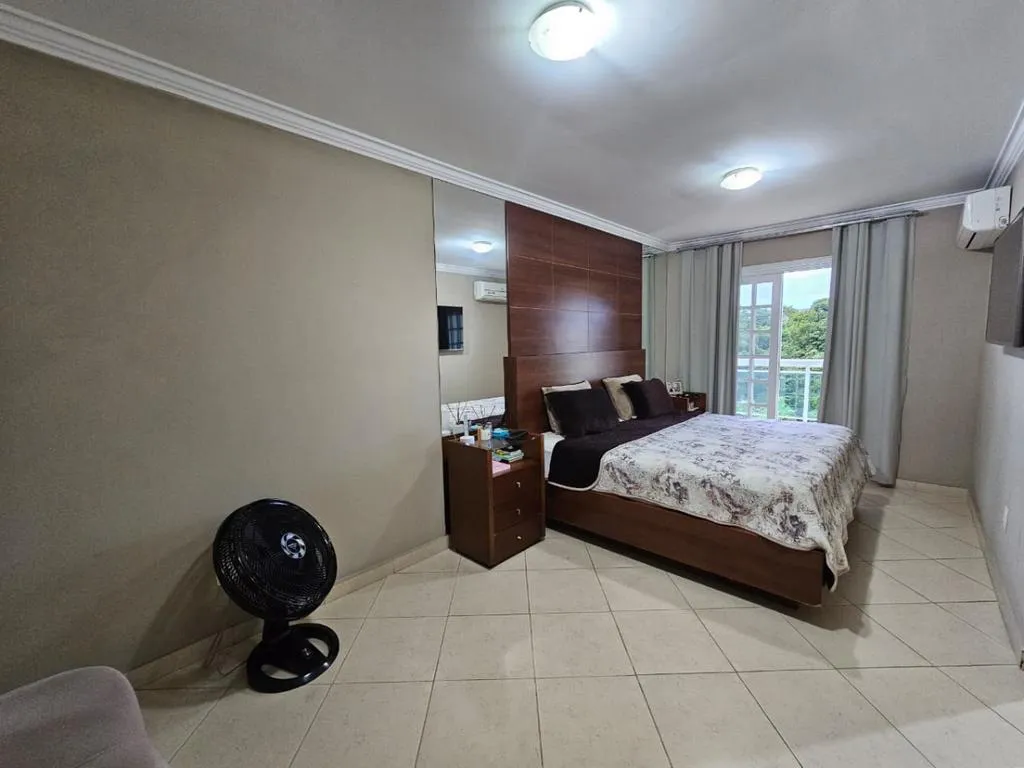House with 5 bedrooms and open-plan kitchen — photo 22