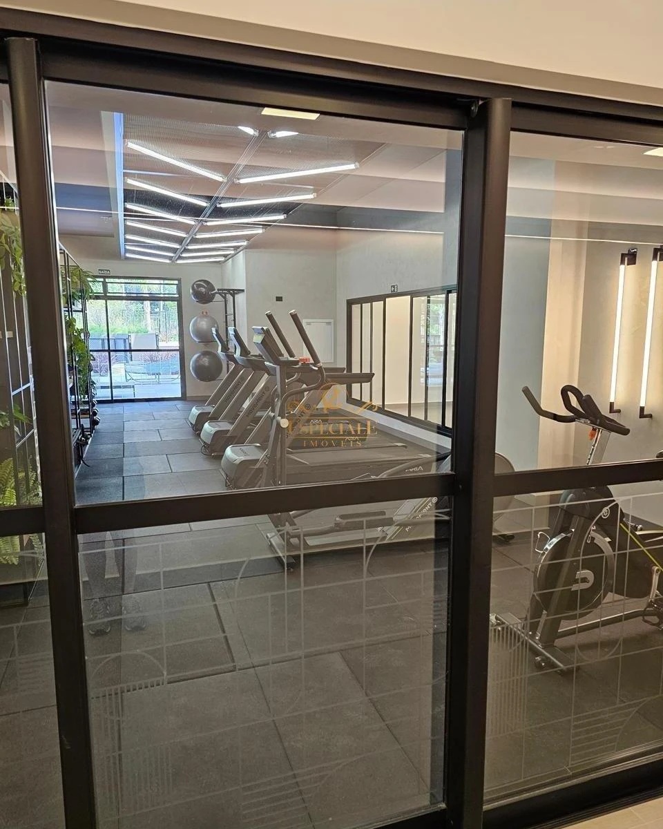 3-bedroom apartment in a building with a pool — photo 10
