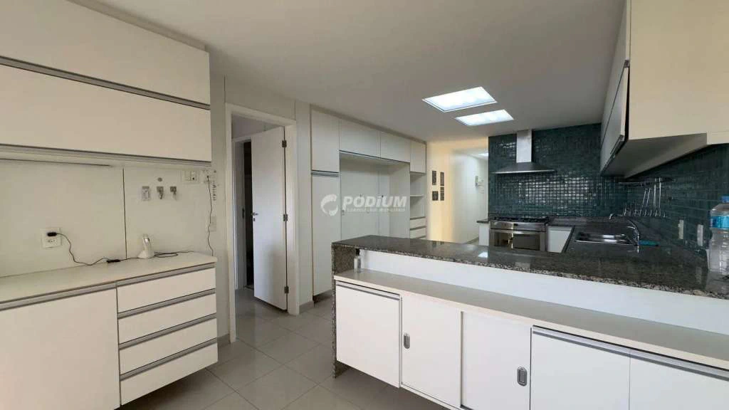 Apartment with 4 en-suite bedrooms and 260 m² plus balcony — photo 14