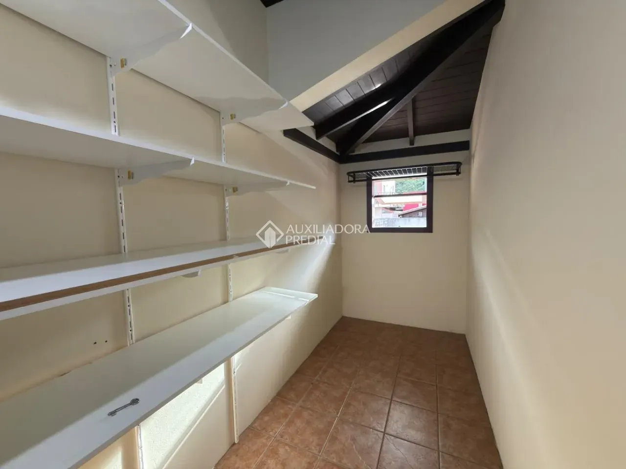 House, 280 m², with a grill on the balcony