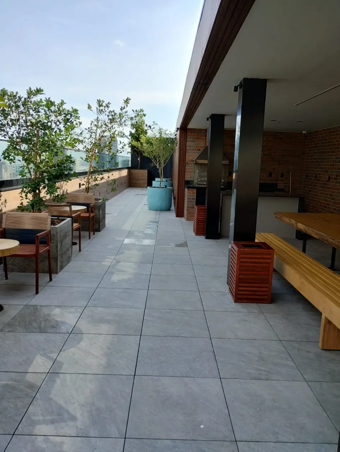 Studio on the 21st floor with a grill on the balcony — photo 17