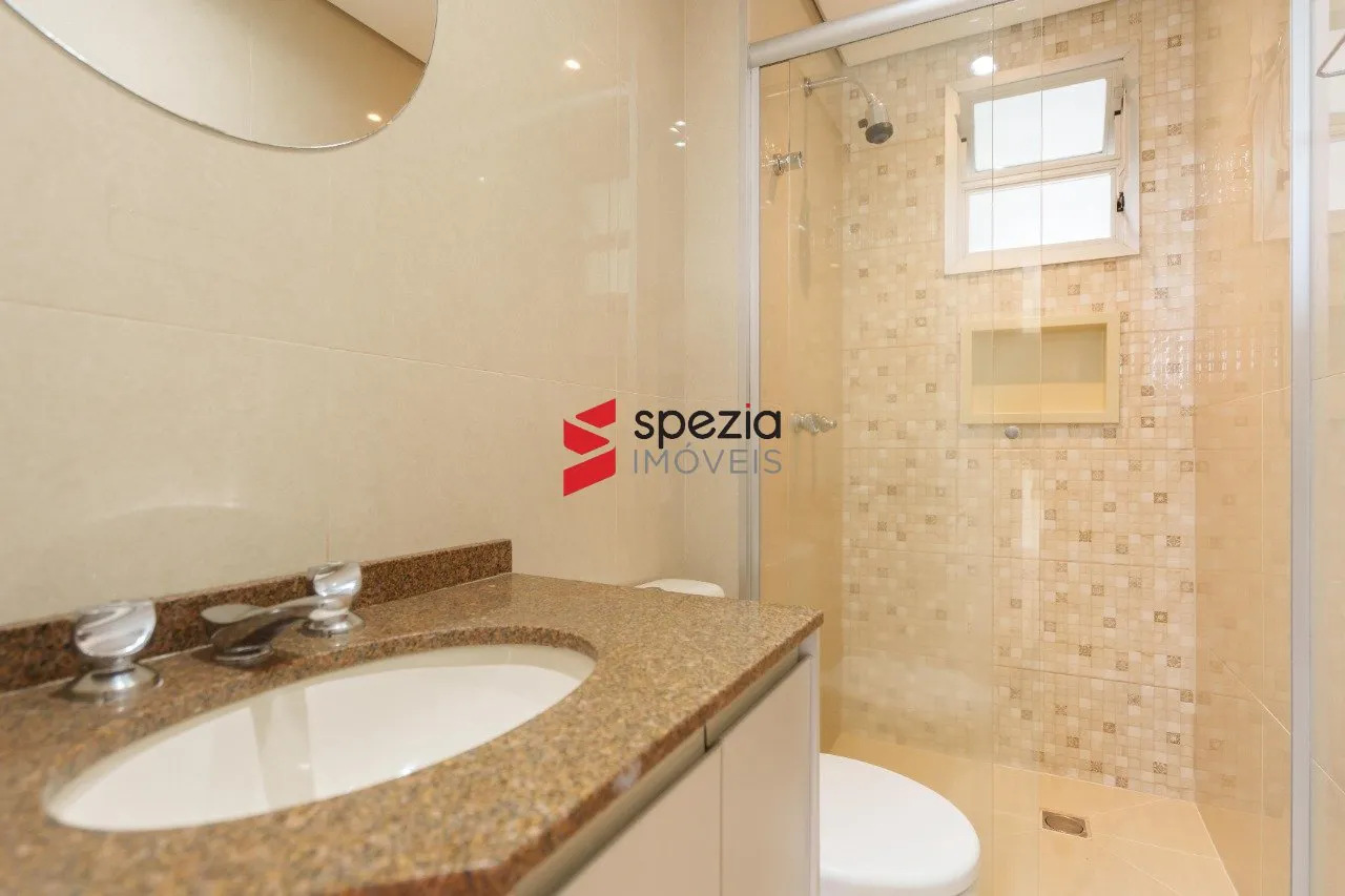 Duplex rental unit with 3 bedrooms and 3 bathrooms — photo 18