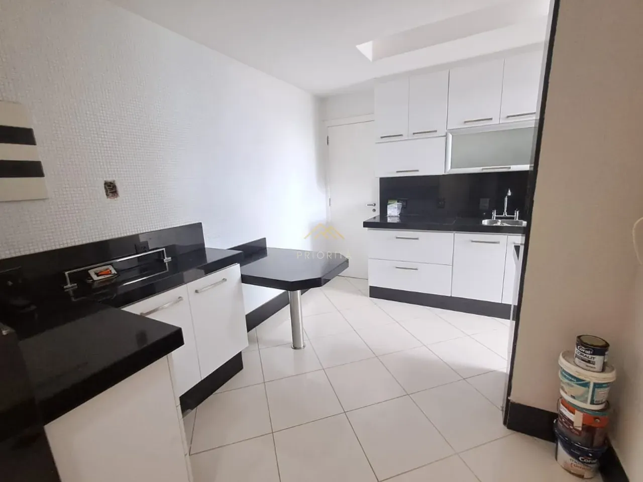 Apartamento sem mobília com 3 quartos e varanda envidraçada — photo 29