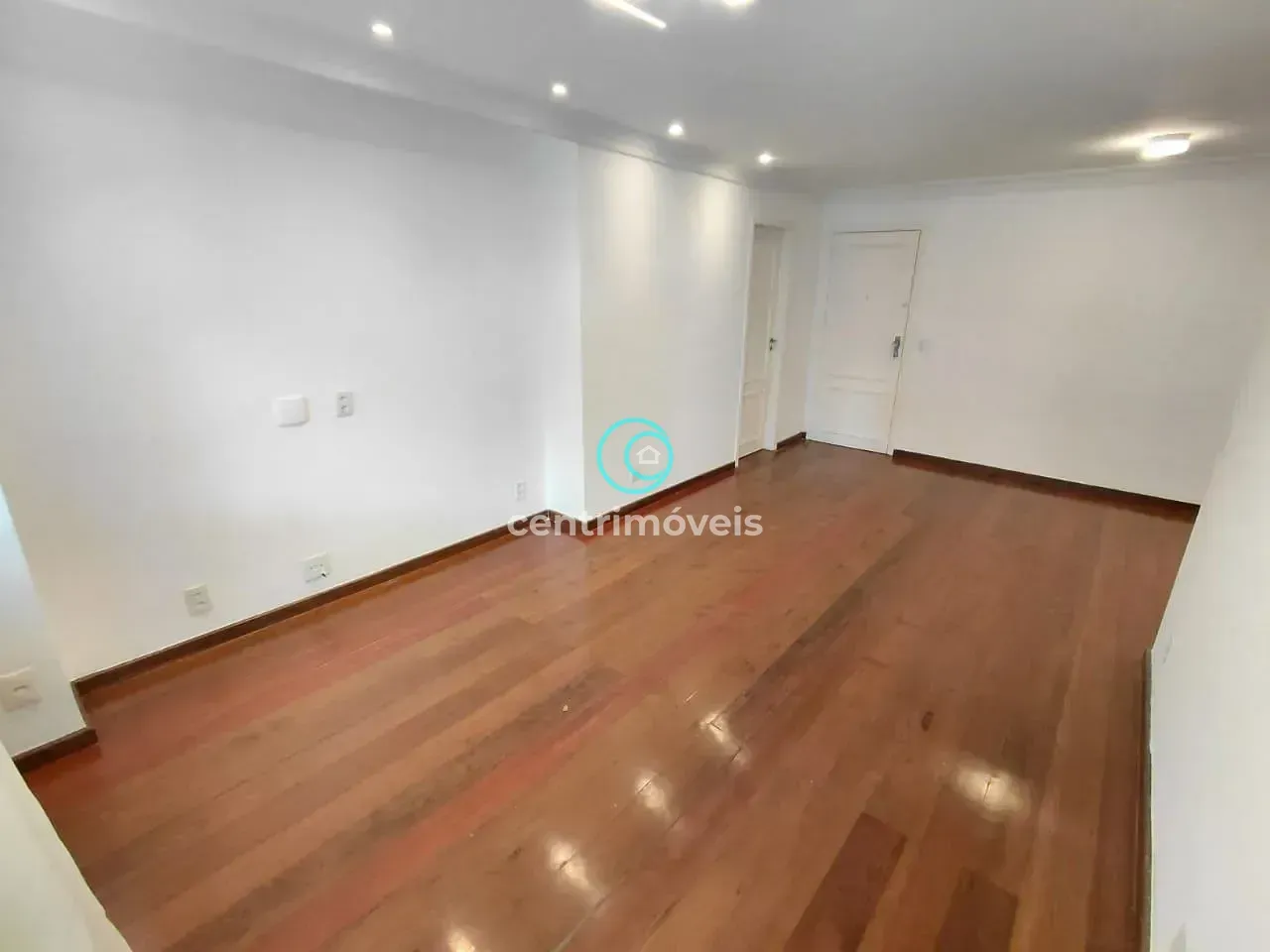 3-bedroom apartment with a walk-in closet — photo 27