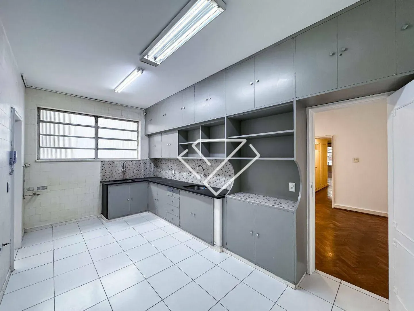 Home office in a 3-bedroom apartment, 189 m² — photo 2