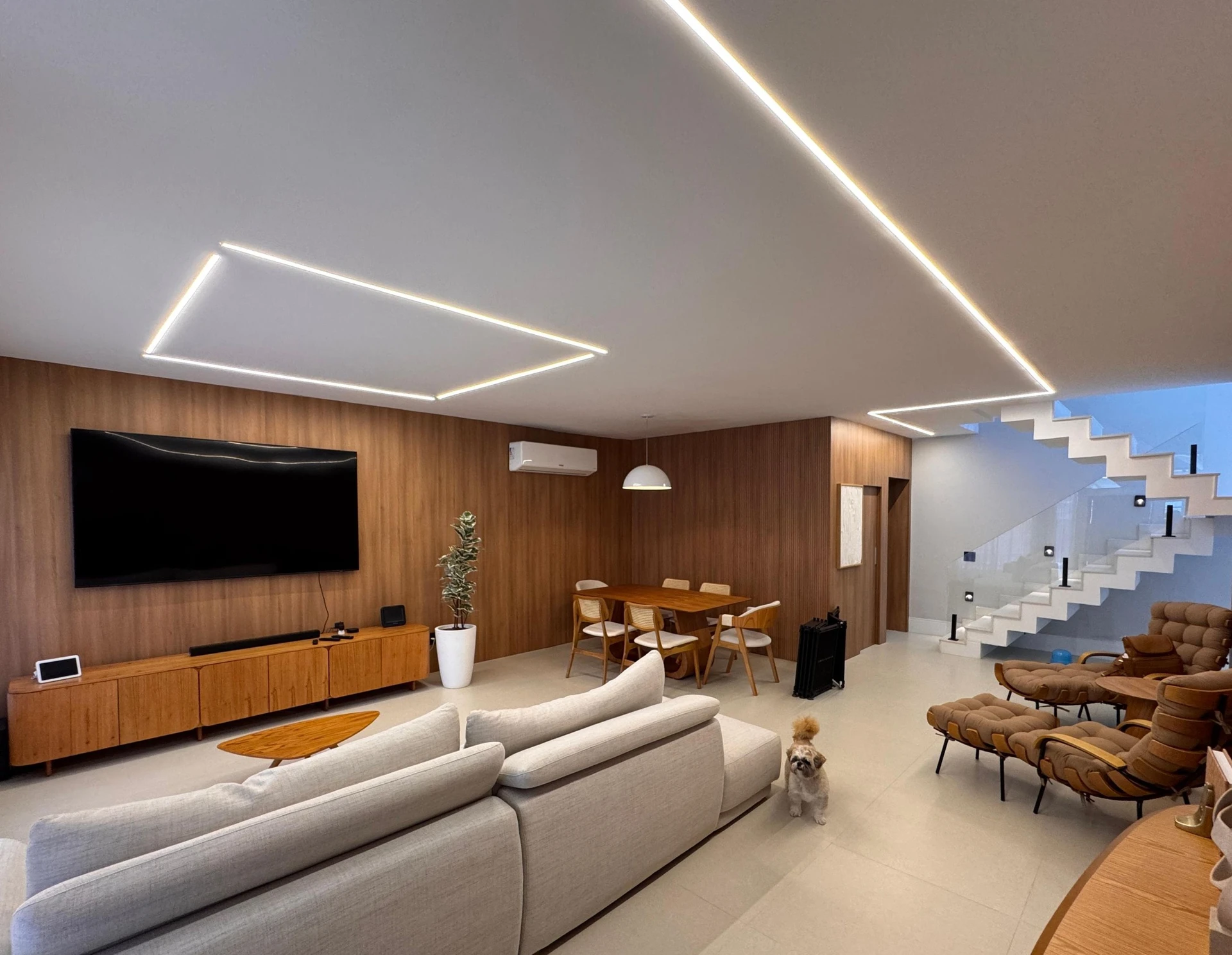 Будинок 280 м² із заскленим балконом та панорамними вікнами — photo 11