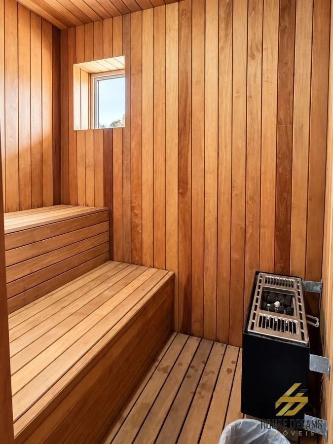 344 m² apartment with a walk-in closet and a bathtub — photo 23
