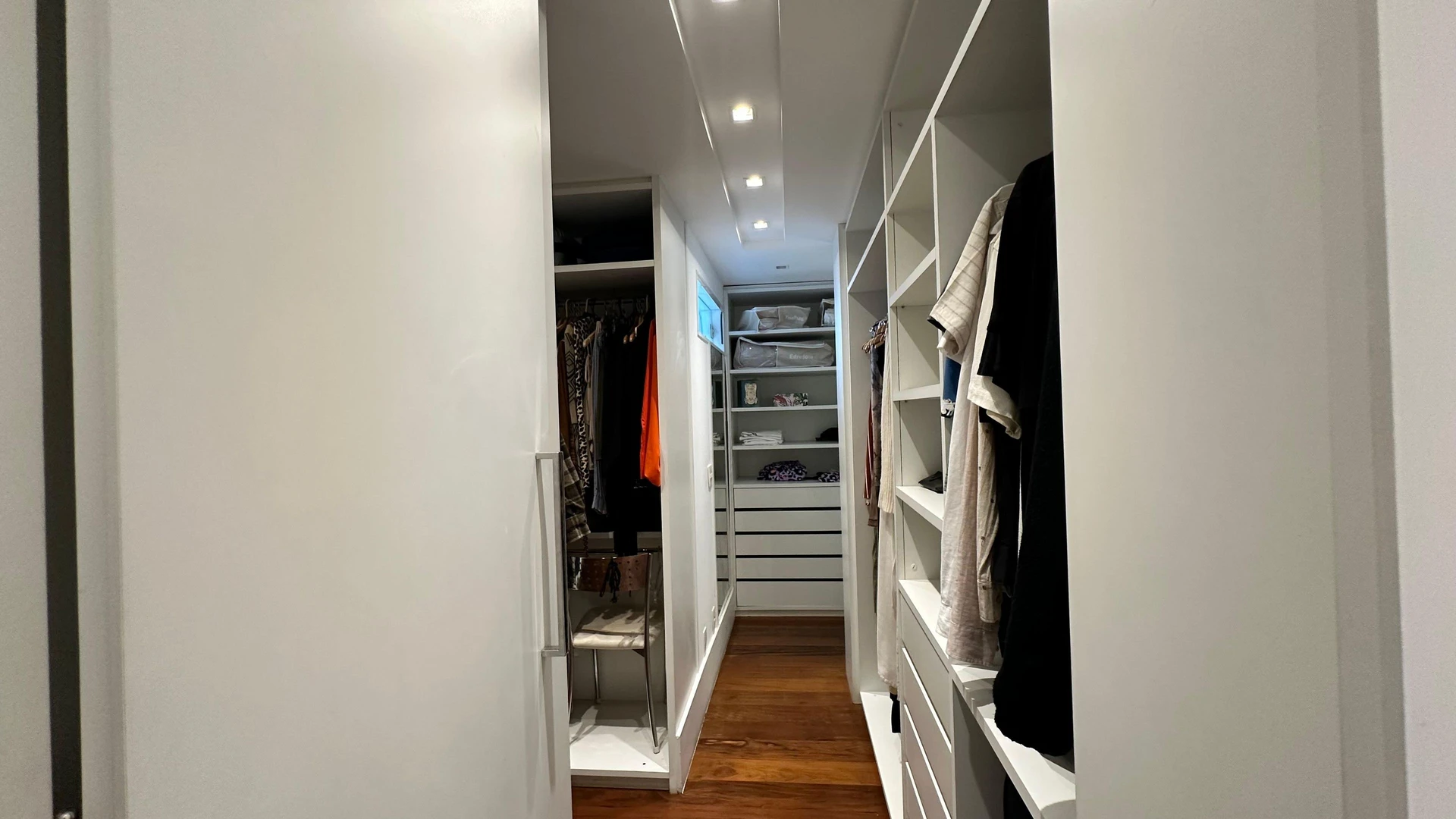 Furnished house, 360 m², with a walk-in closet — photo 57