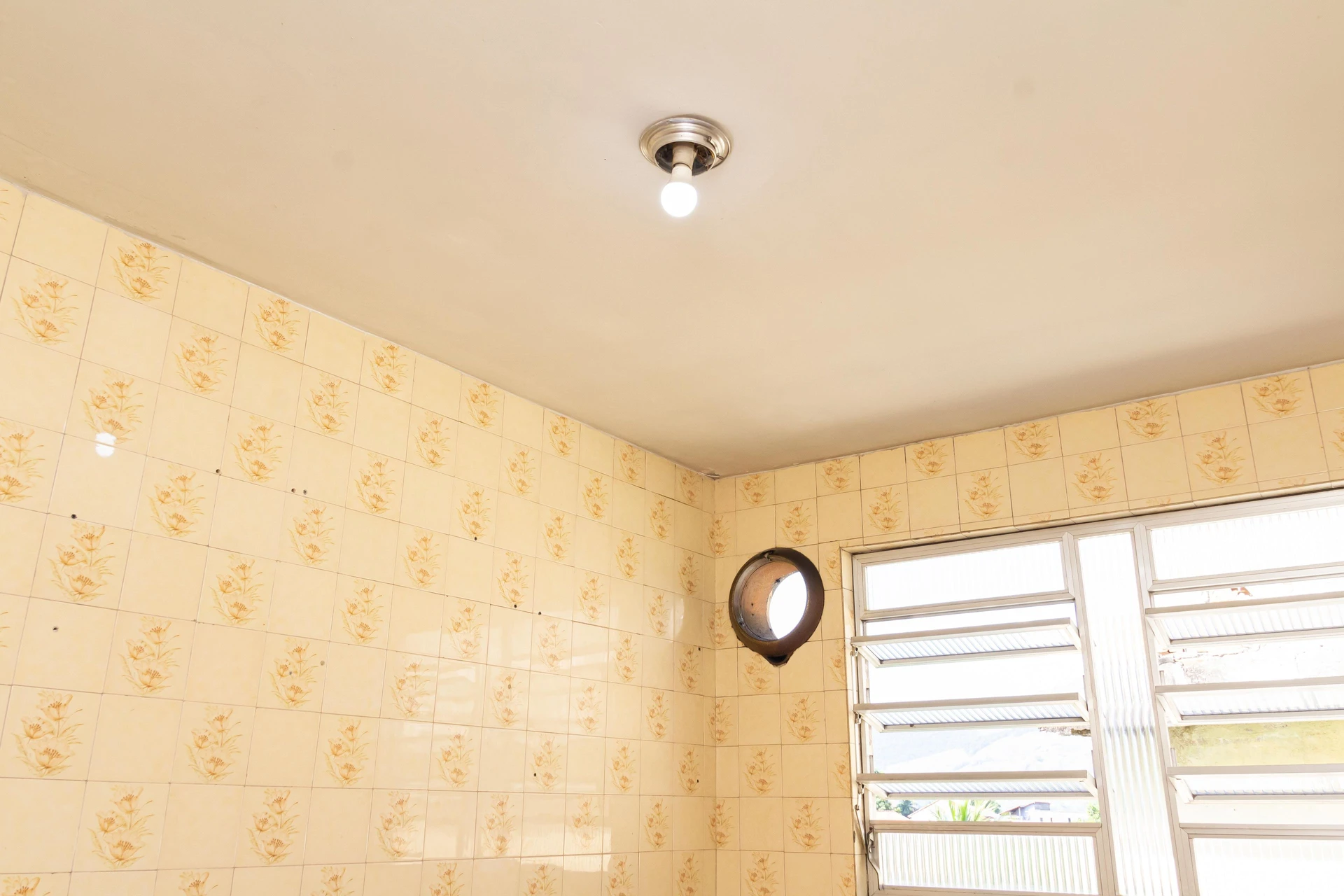 2-bedroom rental apartment with 1 bathroom and parking — photo 29