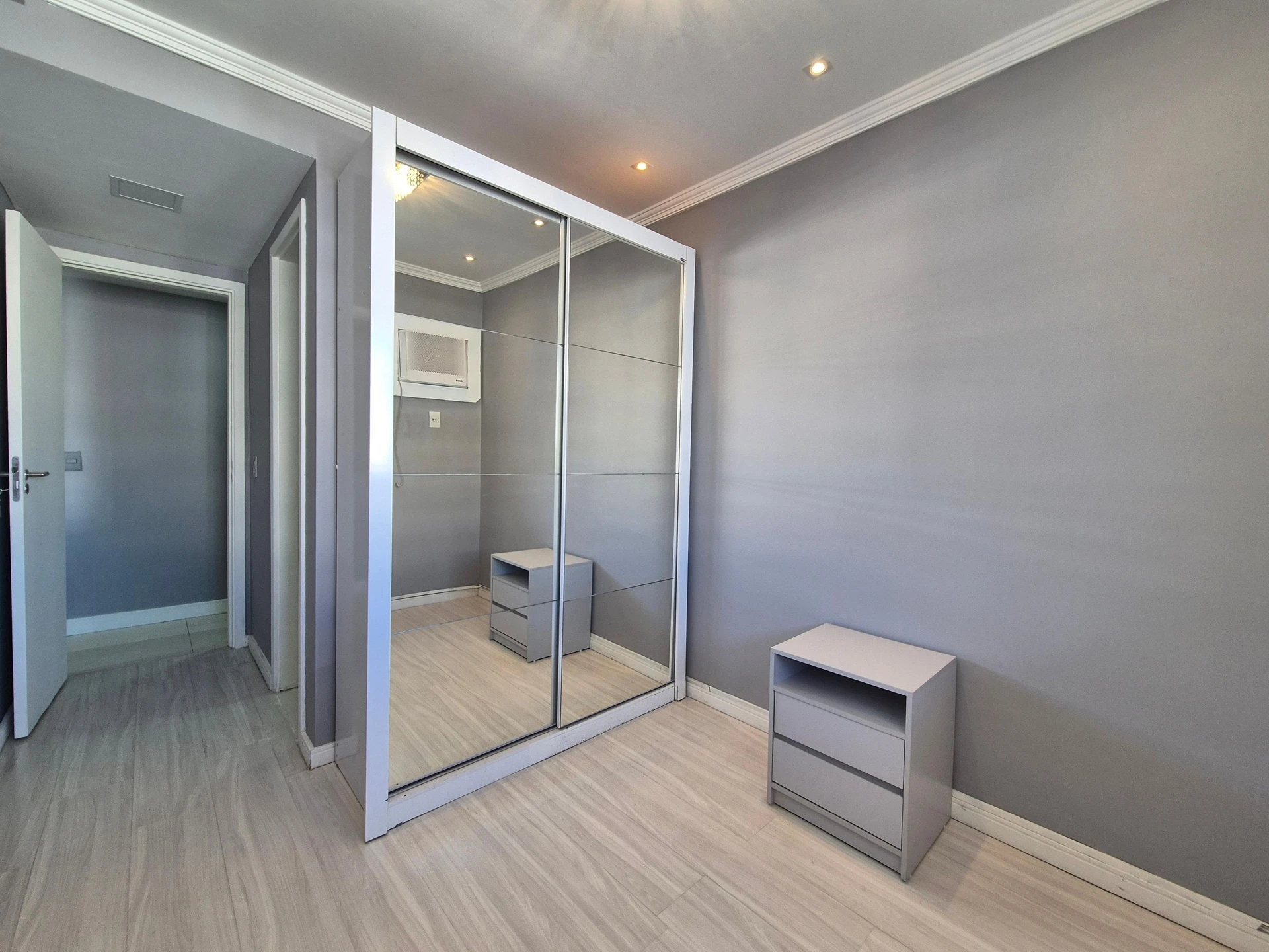 Furnished apartment with 5 bedrooms and open-plan kitchen — photo 39