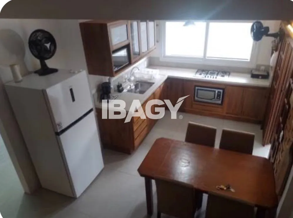 Furnished 2-bedroom house with balcony and 2 parking spaces — photo 9