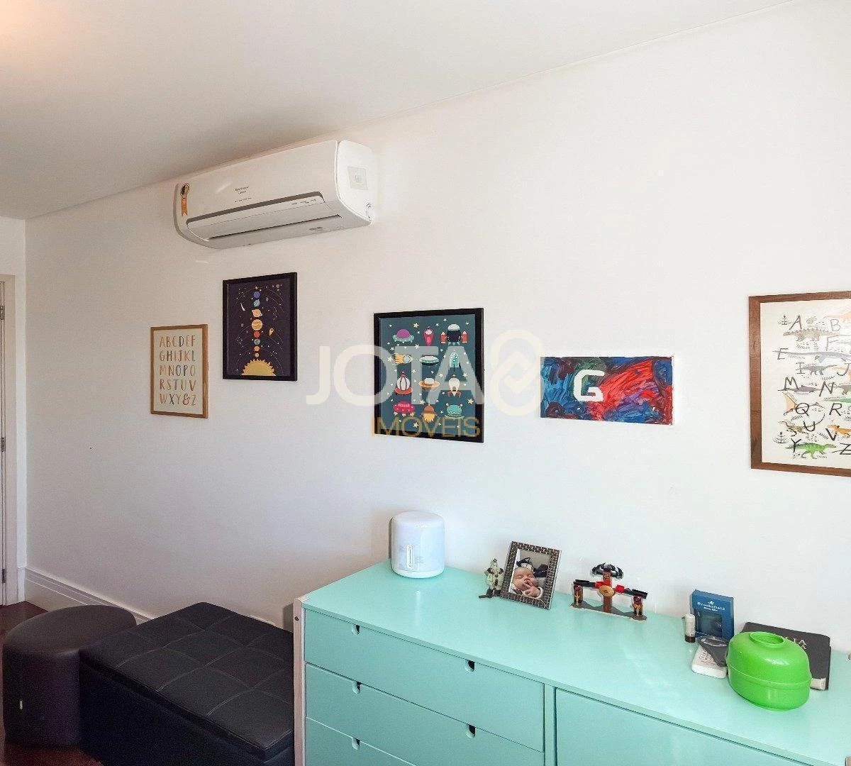 Furnished 4-bedroom apartment with open-plan kitchen — photo 11