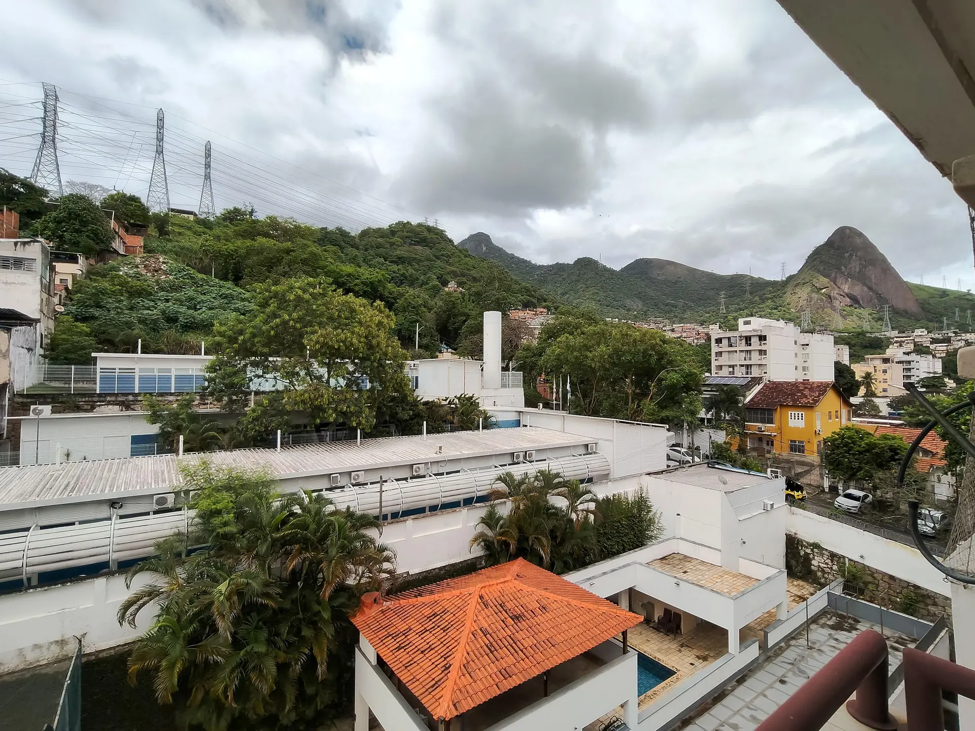 Mountain view in a 3-bedroom apartment, 200 m² — photo 33