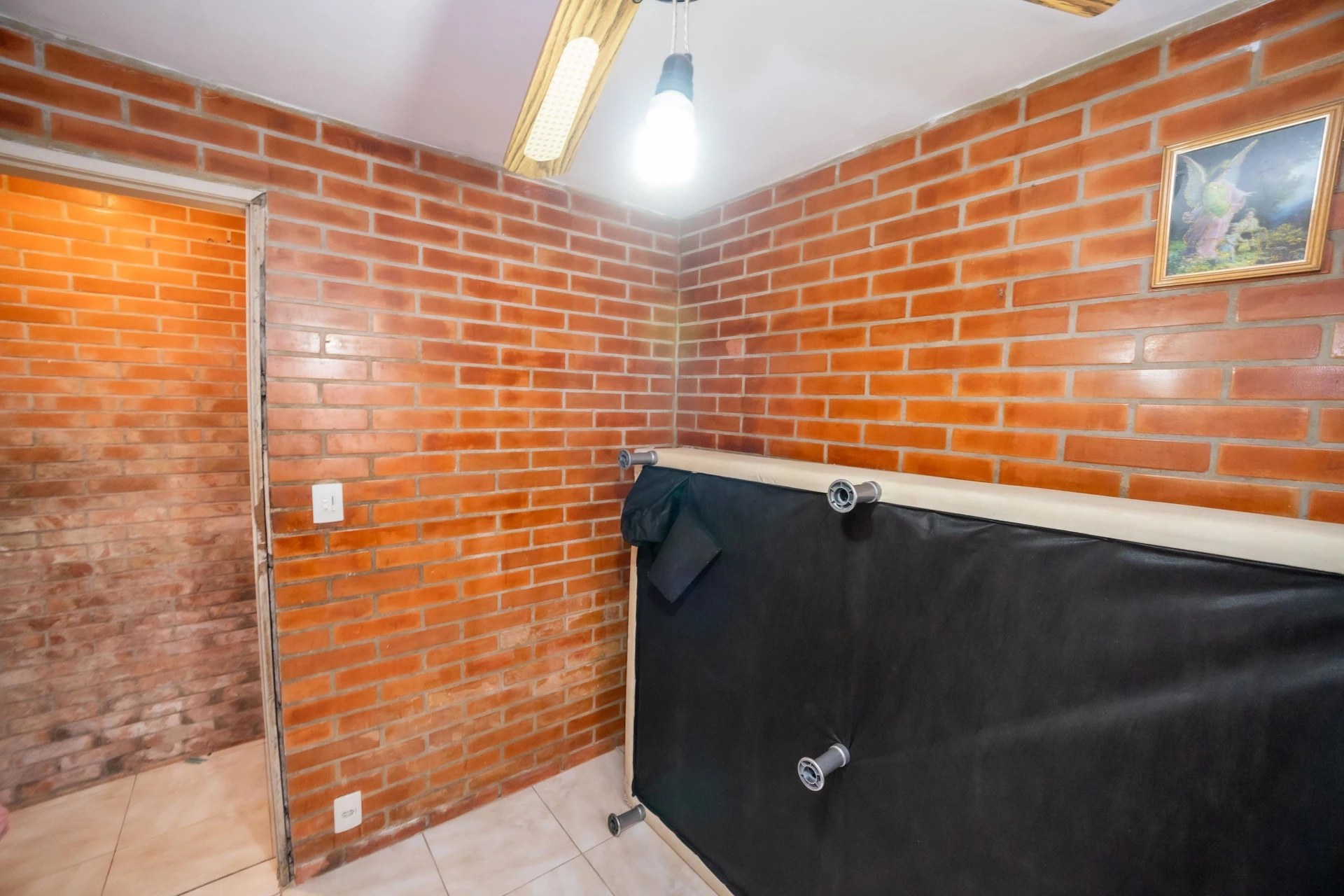 Furnished 2-bedroom apartment with 1 bathroom — photo 37