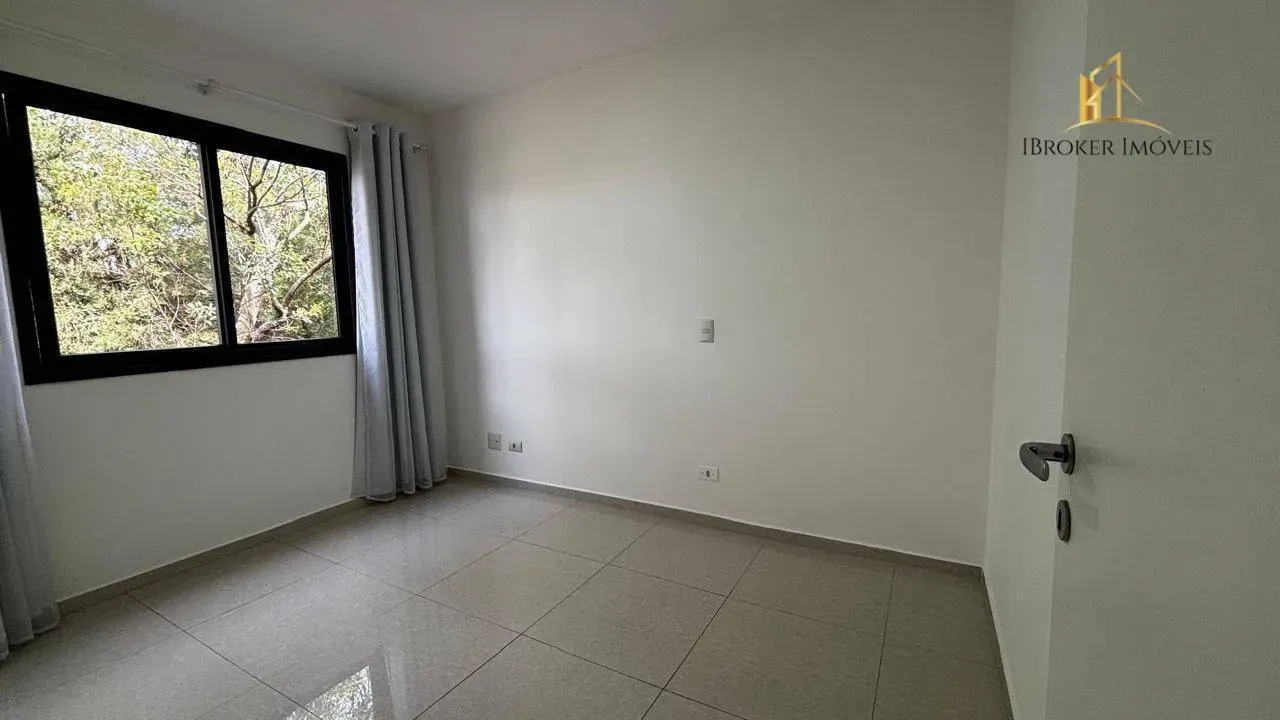 2-bedroom apartment with a closed kitchen and stove — photo 6