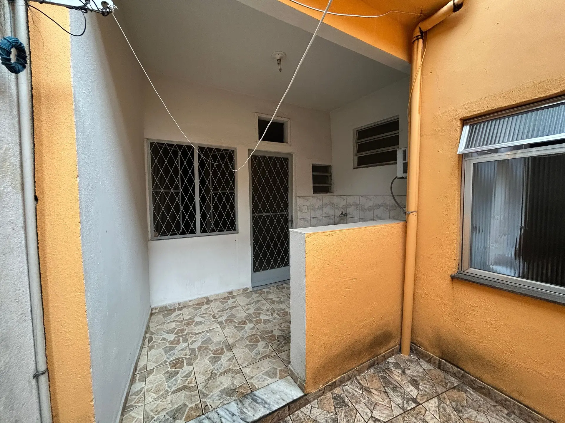 Studio sem mobília com mini cozinha e 1 quarto — photo 12