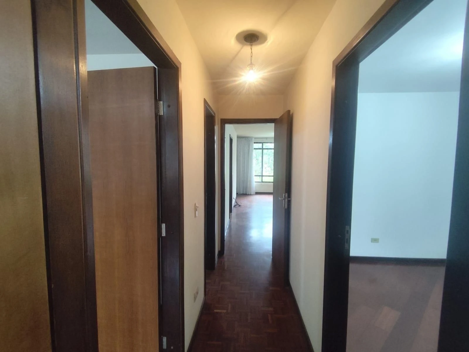 Casa, 90 m², com piso de madeira ou laminado — photo 23