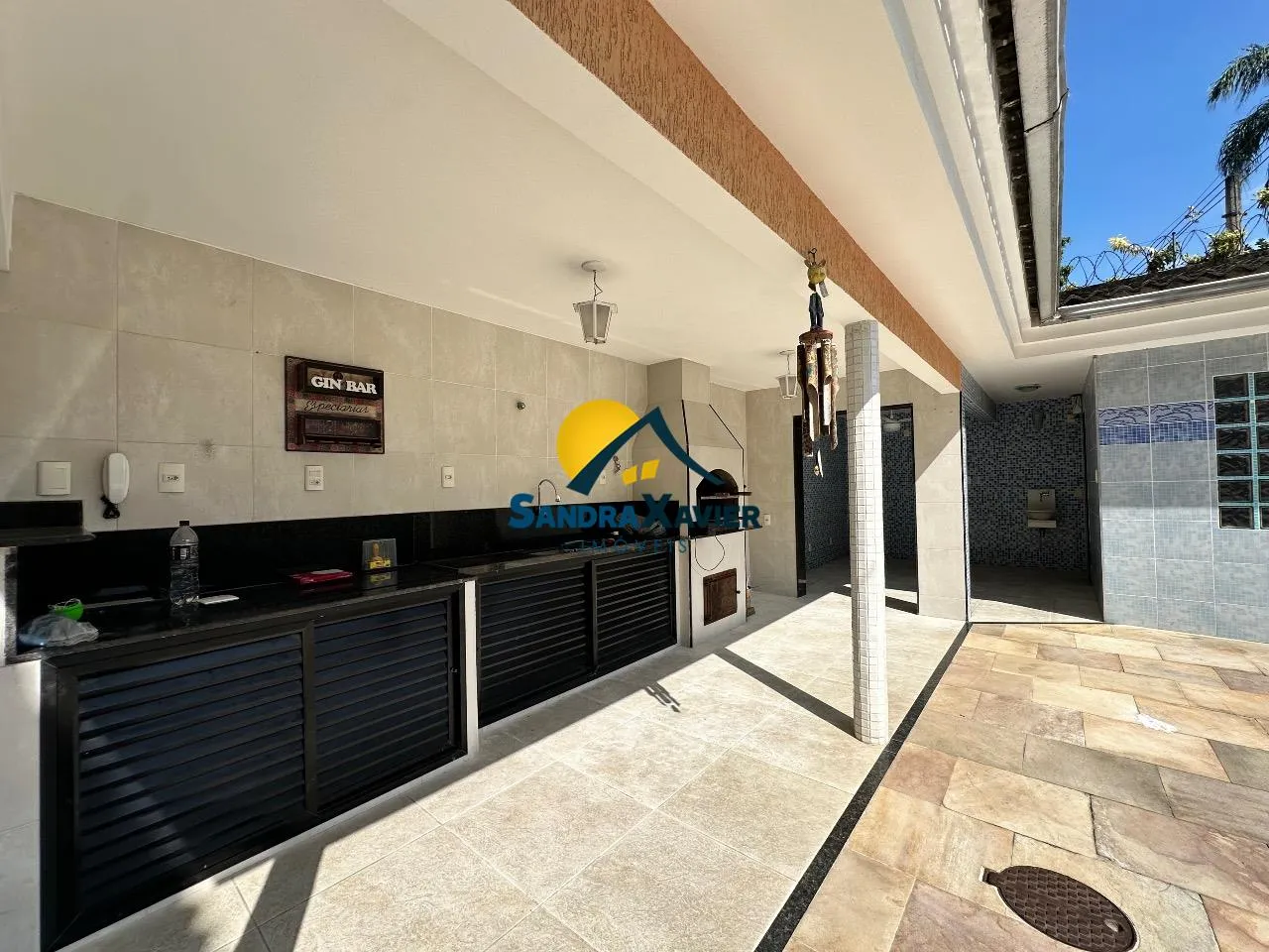 Casa com 4 quartos e 5 banheiros, varanda com churrasqueira — photo 17