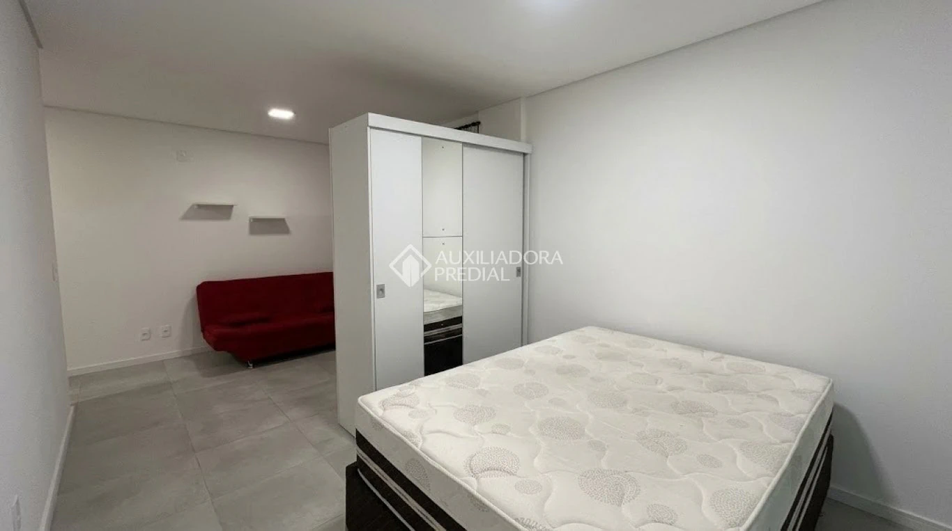 Apartamento amueblado de 1 dormitorio con balcón — photo 2