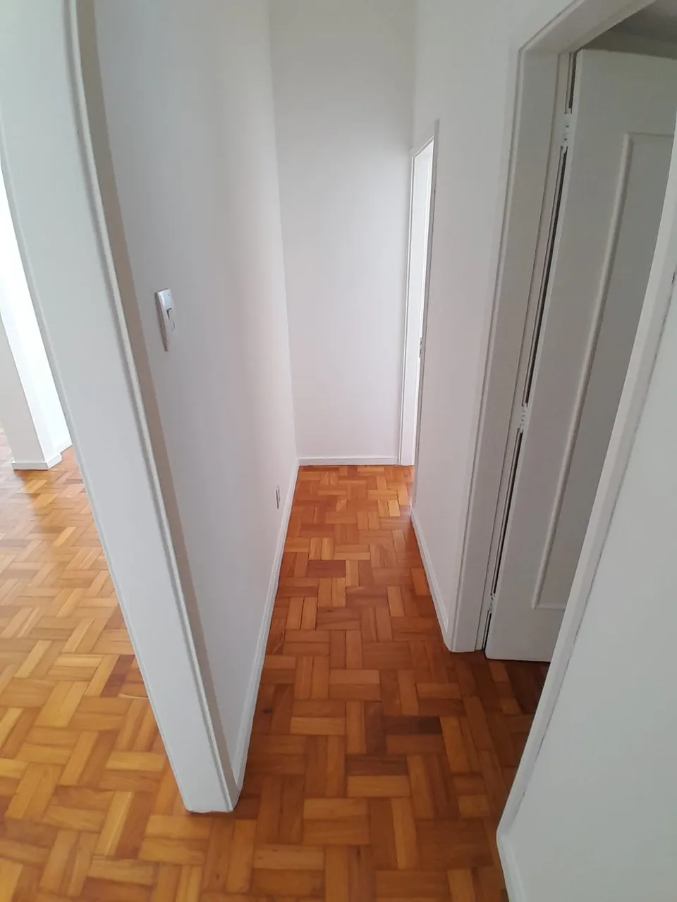 Unfurnished 2-bedroom apartment with a separate kitchen — photo 17