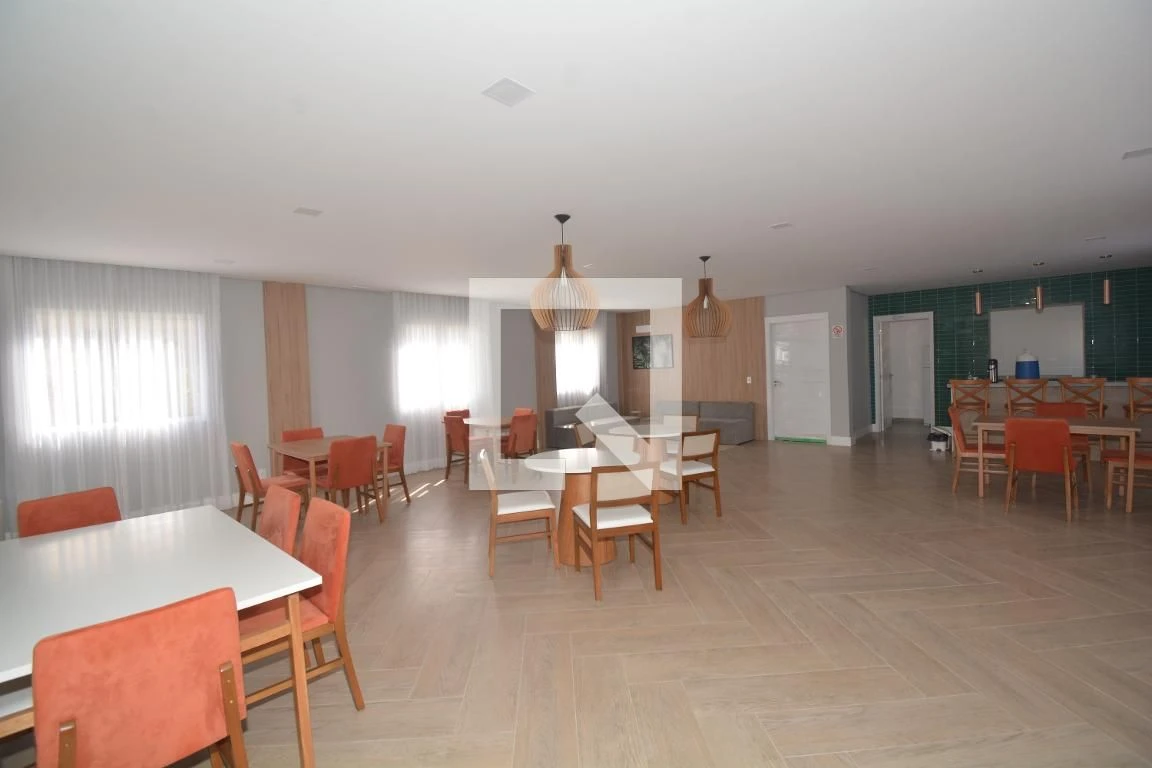 2-bedroom apartment in a building with a gym — photo 8