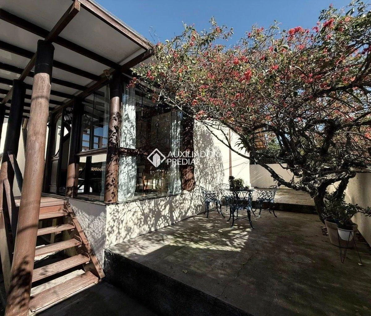 3-bedroom house with a grill on the balcony in Florianópolis — photo 24