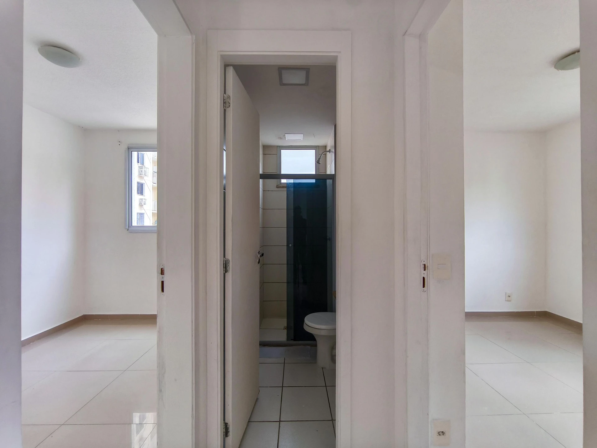 Apartamento de 2 quartos em condomínio com piscina — photo 17