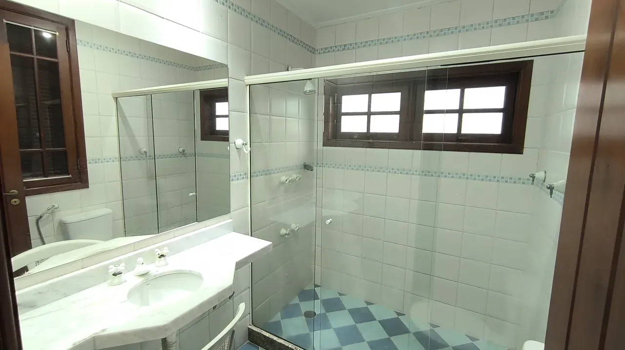 115 m² house with a grill on the balcony and a bathtub — photo 54
