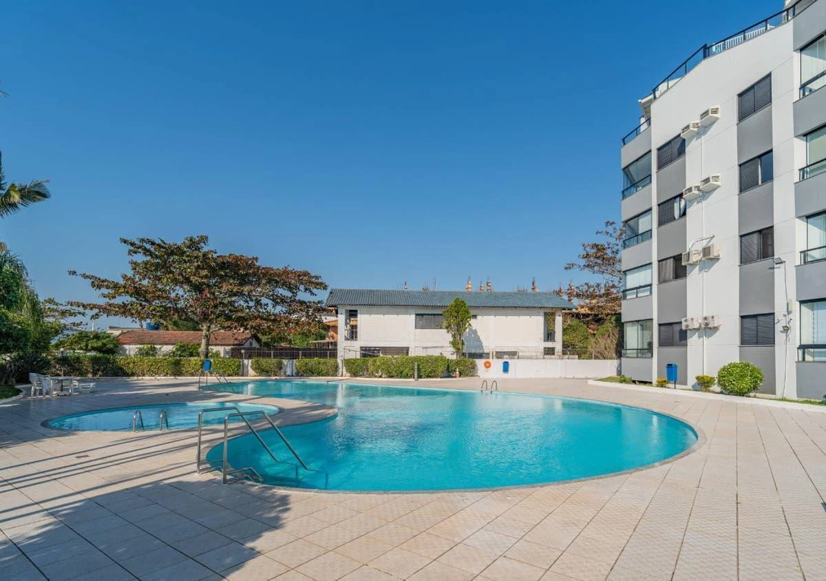 Furnished apartment, 84 m², with a glass-enclosed balcony — photo 3