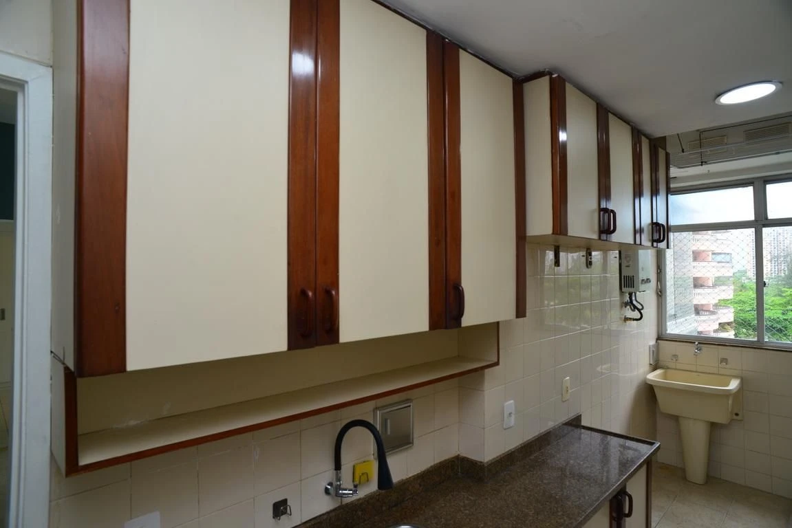 Rental apartment with 2 bedrooms and a glass balcony — photo 18