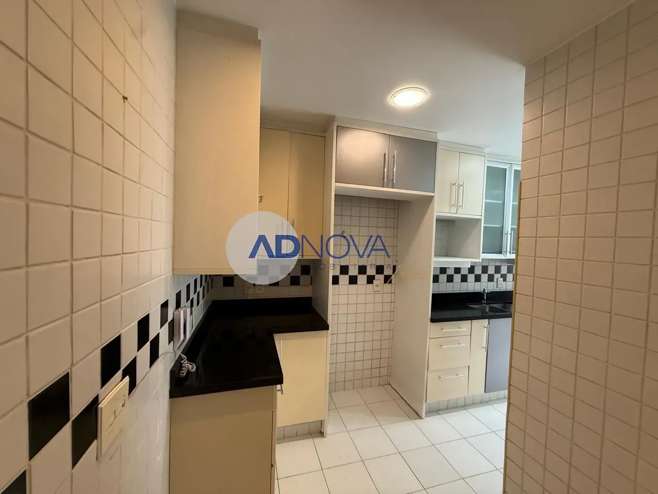2-bedroom apartment with a bathtub — photo 15