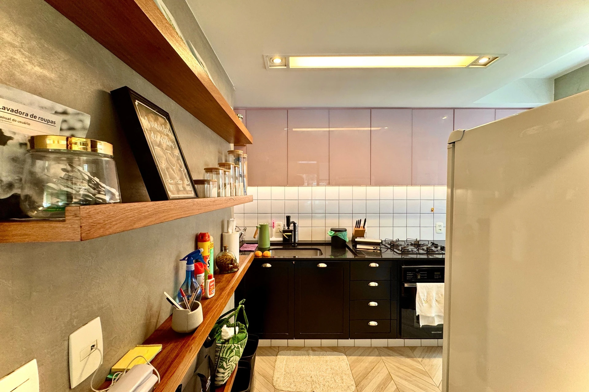 2-bedroom apartment with floor-to-ceiling windows — photo 2