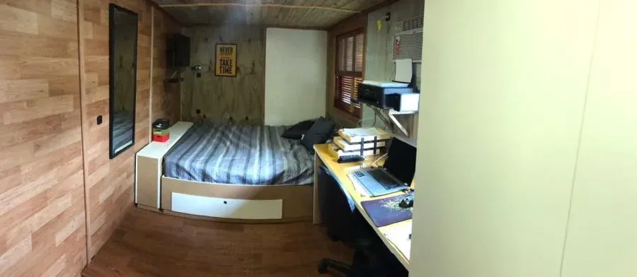 Furnished 25 m² house with 1 bedroom and glass shower — photo 3