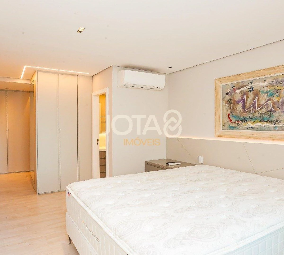 Furnished 3-bedroom apartment with 201 m² — photo 29