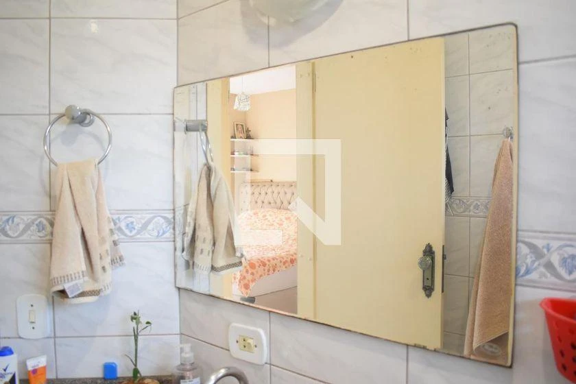 3-bedroom house with a walk-in closet in Curitiba — photo 39