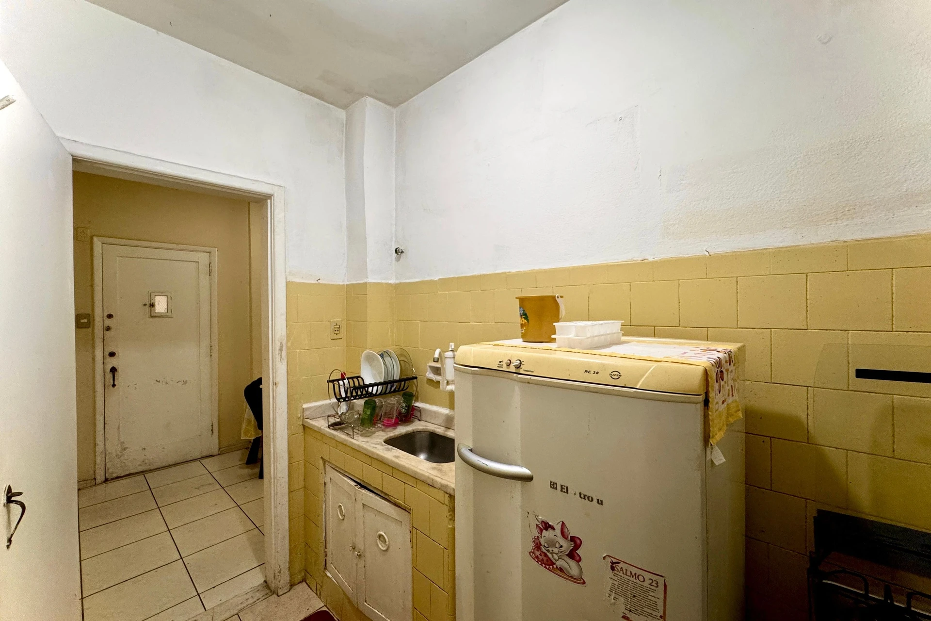Estudio amueblado con cocina separada y cocina a gas — photo 14
