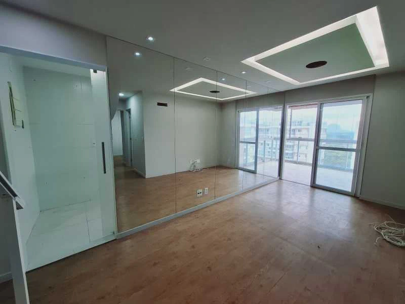 3-bedroom apartment with a walk-in closet — photo 3