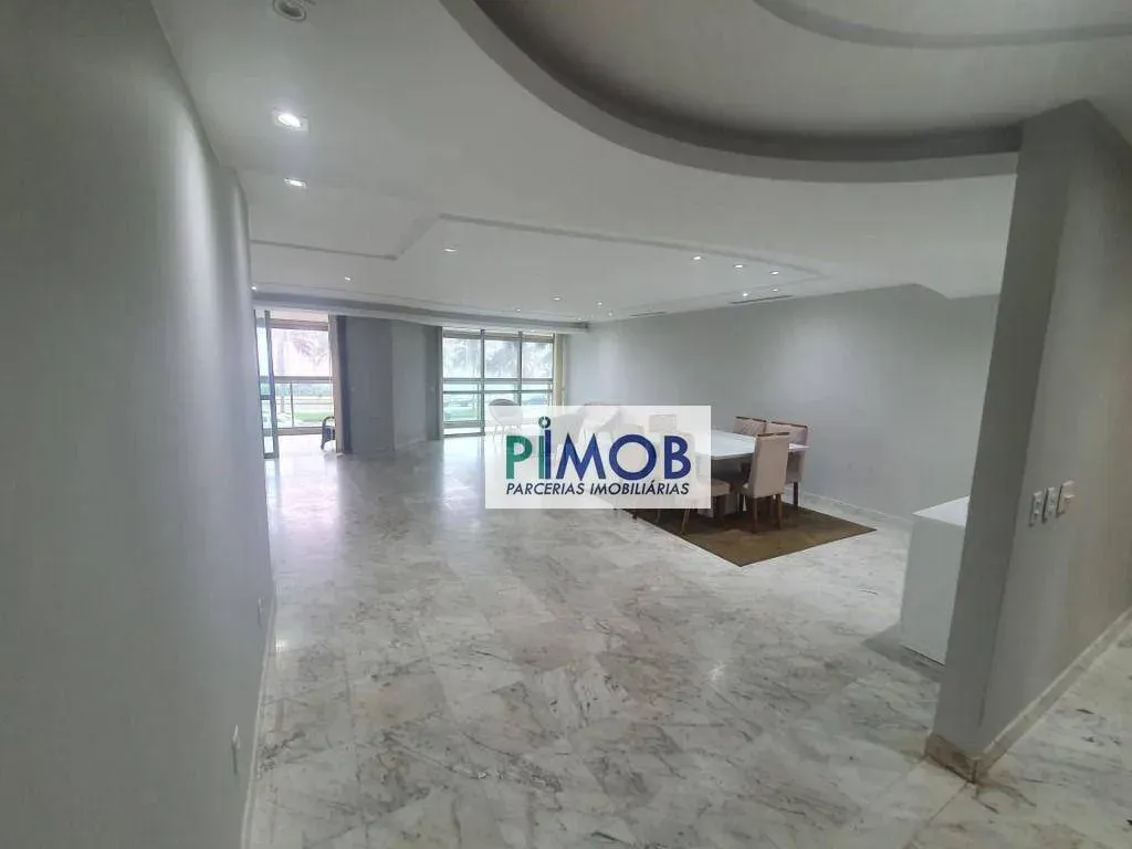 4-bedroom 260 m² apartment with 2 en-suite bathrooms — photo 15